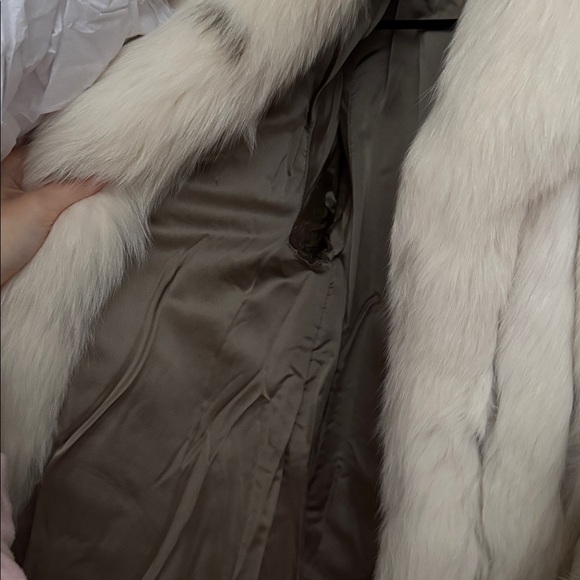 Saga Furs Fox Coat - Picture 4 of 5